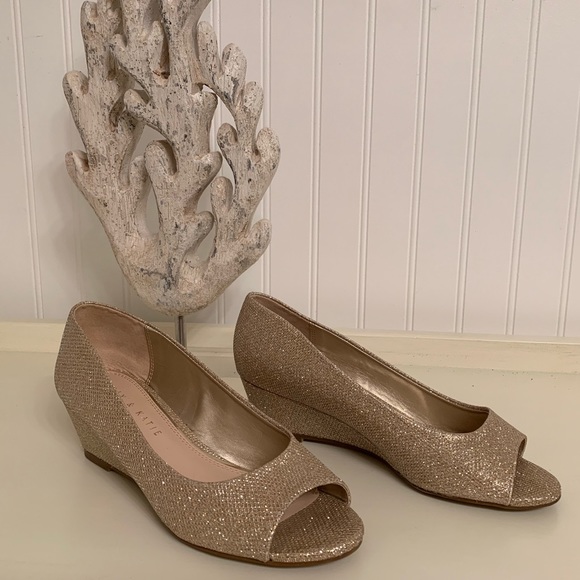 ☀️ BRAND NEW ☀️Kelly and Katie Wedges - Picture 2 of 6